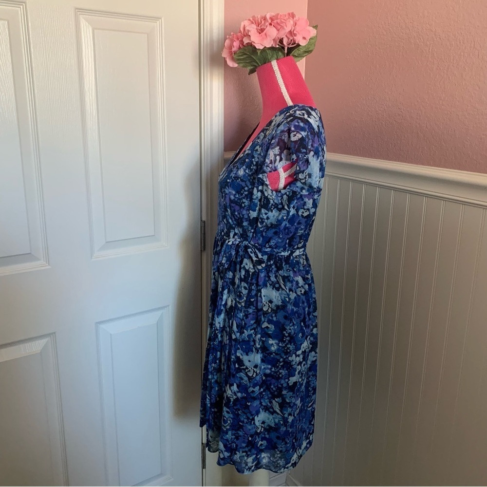 Blue Flowered Net Wrap-Type Dress, never worn, V-neck, size 6 - Picture 4 of 6